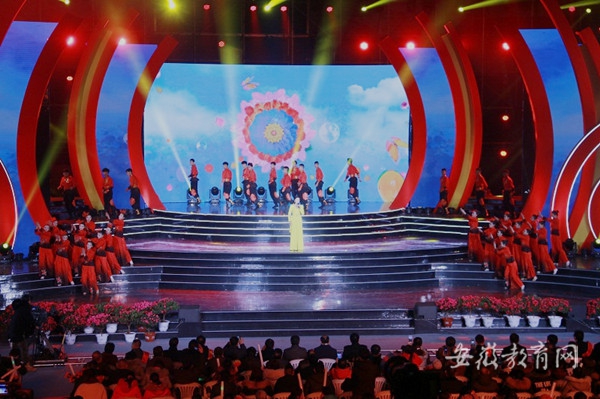 2018-0115-大别山科技学校75名学生荣登央视舞台4.1.jpg